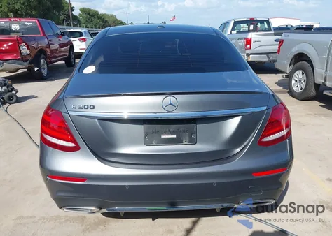 2017 Mercedes-Benz E 300 z USA, uszkodzony, nr VIN WDDZF4JB6HA156892